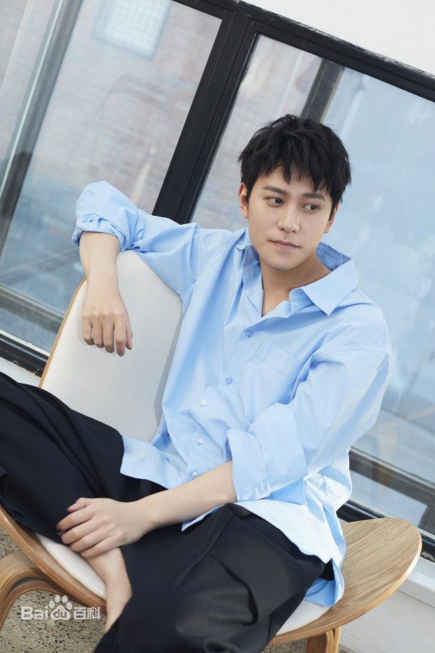 秦俊杰最新图集