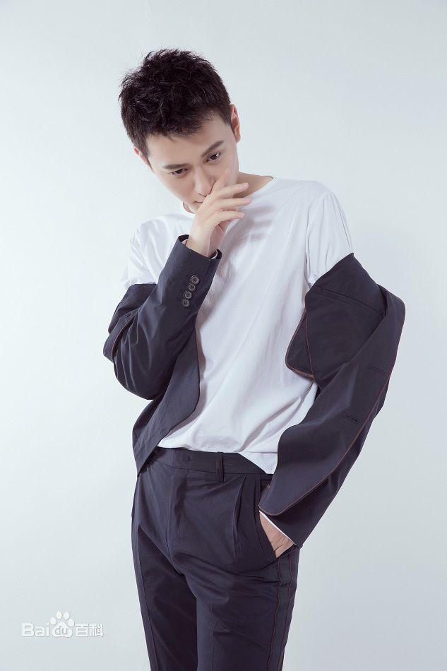 秦俊杰最新图集