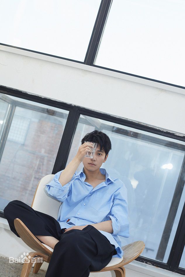 秦俊杰最新图集