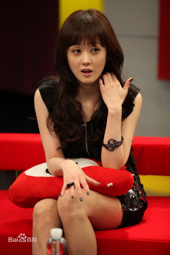 张娜拉()不同表情的照片前后照片