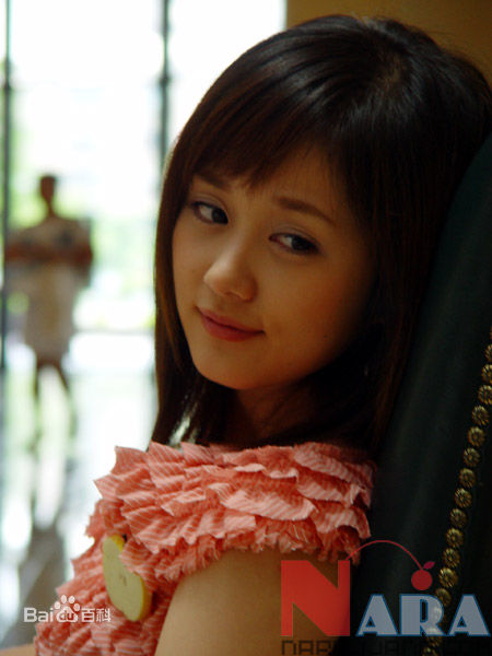 张娜拉()不同表情的照片前后照片