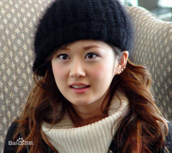 张娜拉()不同表情的照片前后照片