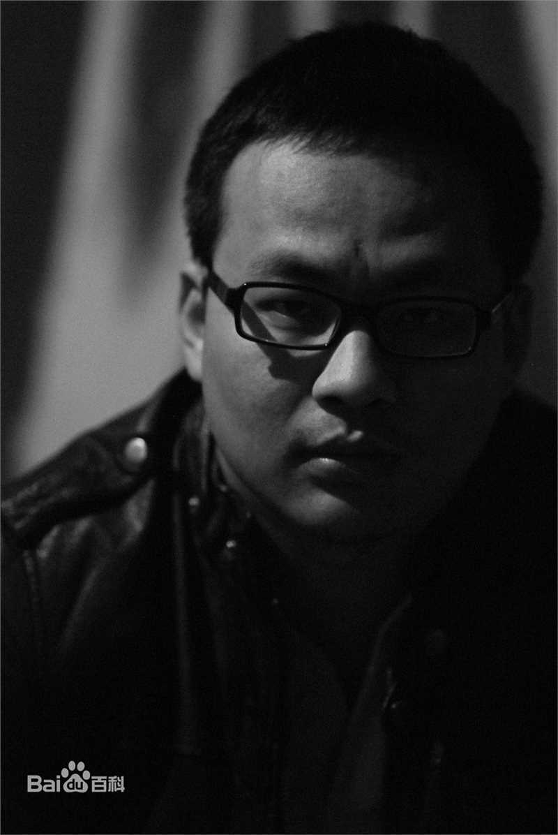 张江南工作照前后照片