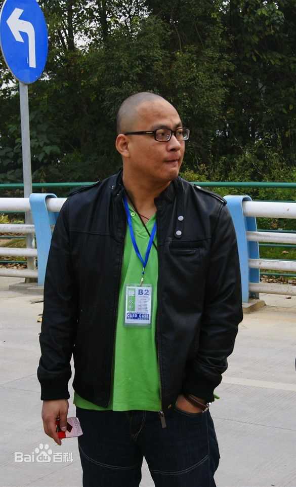 张江南工作照前后照片