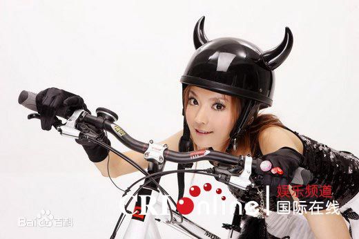 最全叶子淇(Anna kay)在主打歌《勇敢》发布中的壁纸