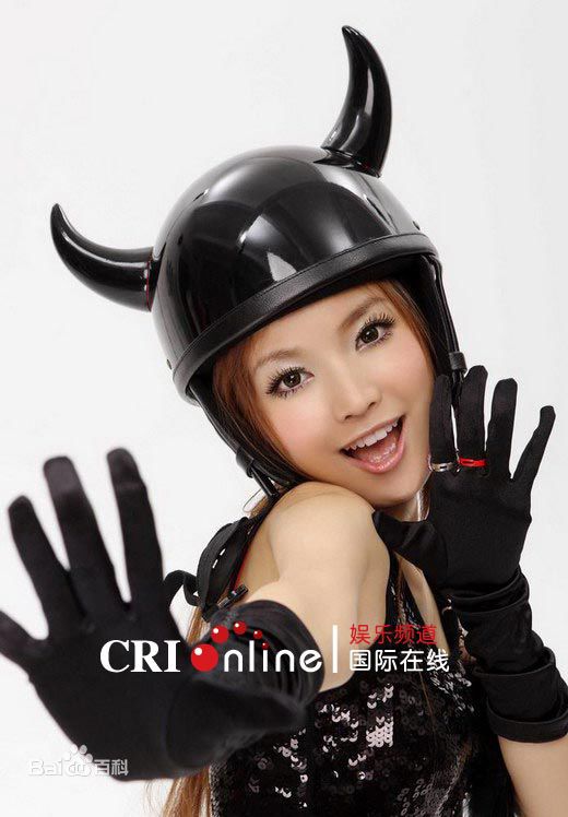 最全叶子淇(Anna kay)在主打歌《勇敢》发布中的壁纸