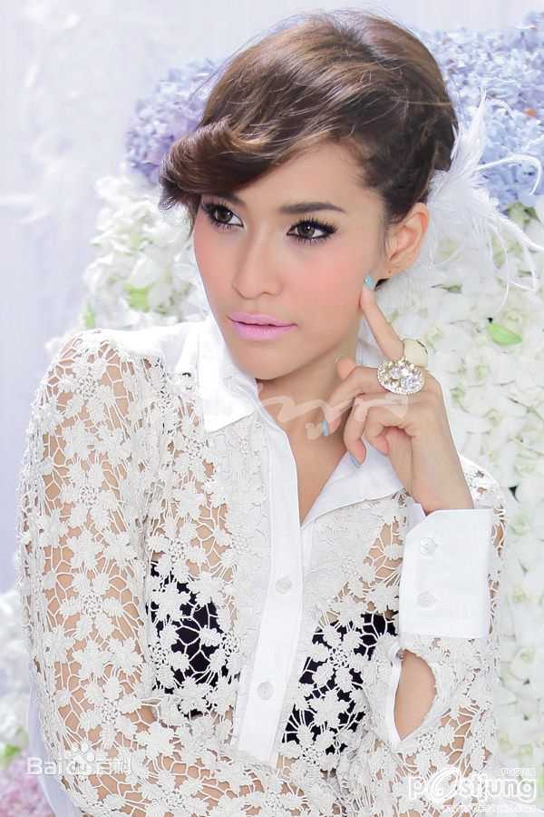 赖拉·邦雅淑(   、Laila Boonyasak)高清杂志照图集