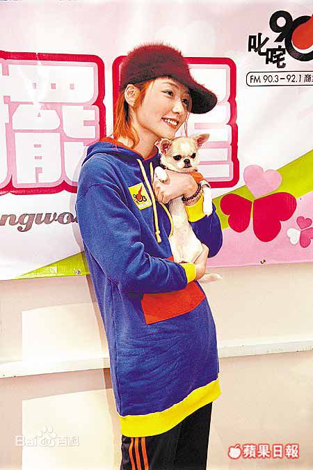 陈文媛(BoBo Chan)与宠物在一起素颜照相册