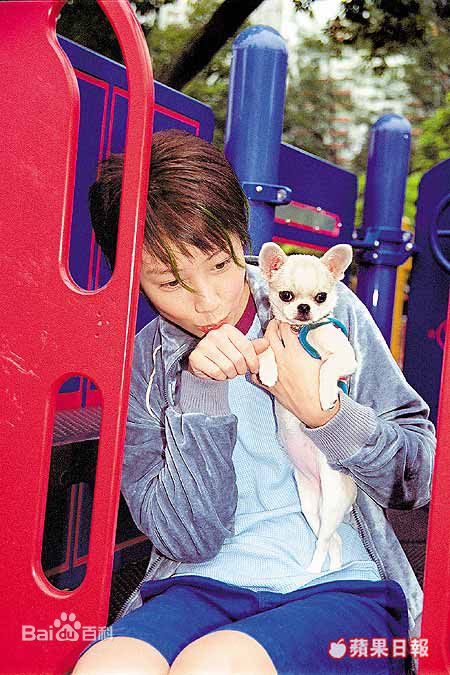 陈文媛(BoBo Chan)与宠物在一起素颜照相册