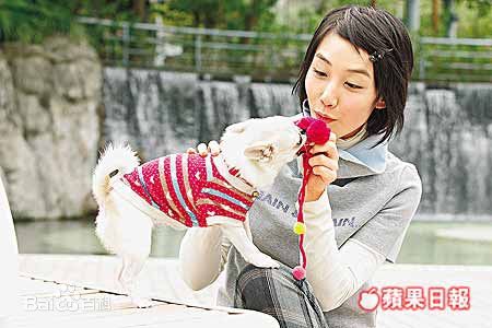 陈文媛(BoBo Chan)与宠物在一起素颜照相册