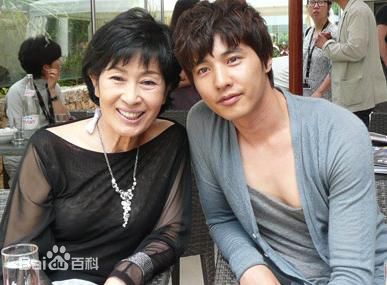 元斌(Won Bin)在《母亲》中的