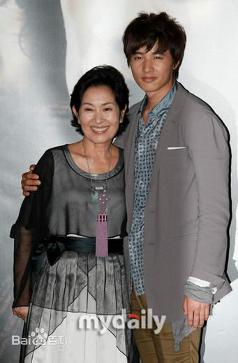 元斌(Won Bin)在《母亲》中的