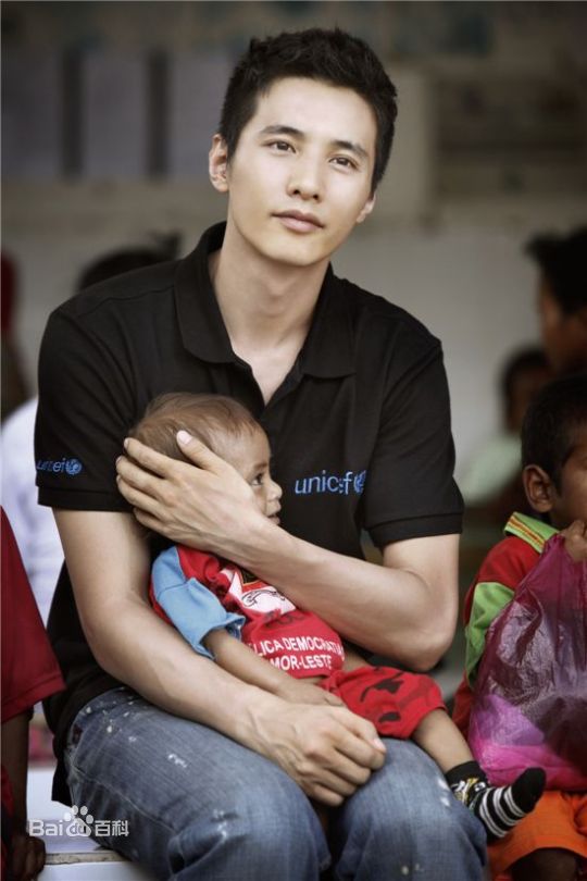 元斌(Won Bin)慈善活动壁纸壁纸