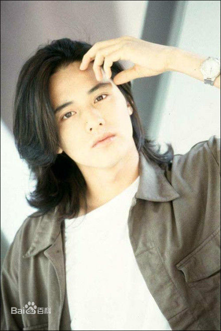 精选元斌(Won Bin)在《光环》中的图册