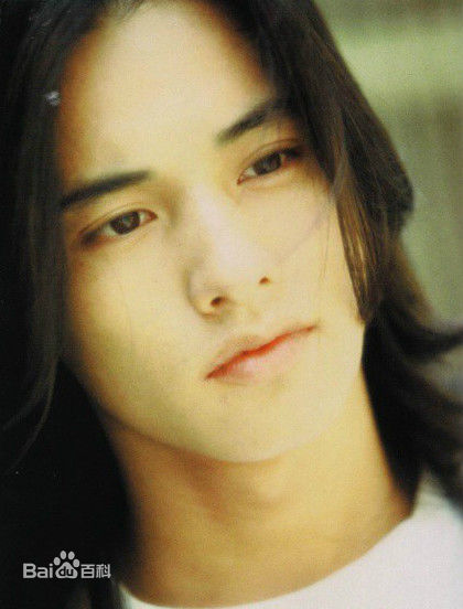 精选元斌(Won Bin)在《光环》中的图册