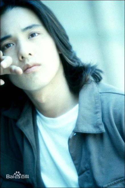 精选元斌(Won Bin)在《光环》中的图册