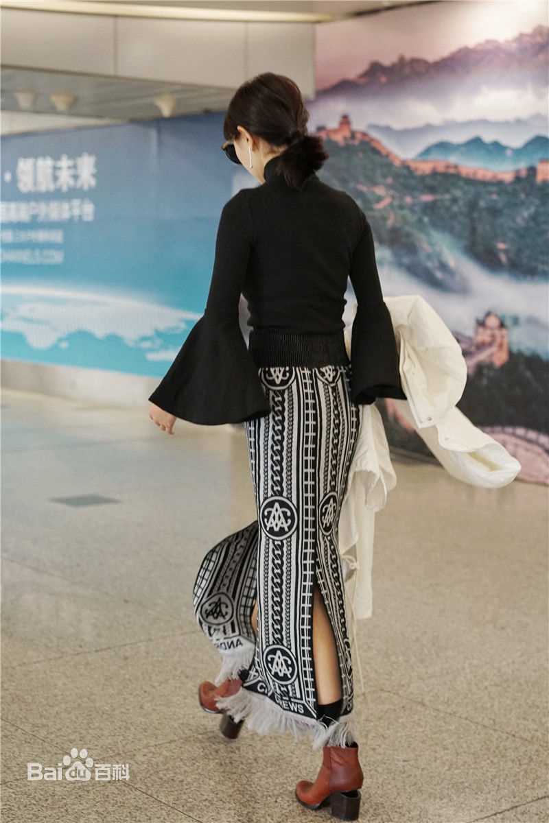 孙耀琦(YoKi)机场照性感图片壁纸