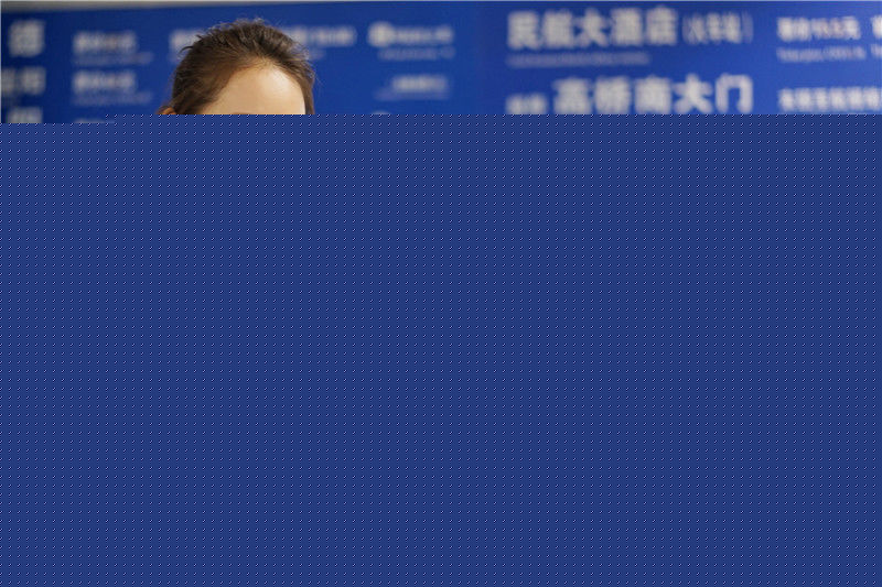 孙耀琦(YoKi)机场照性感图片壁纸