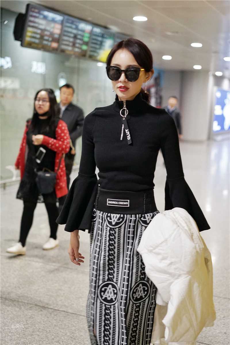 孙耀琦(YoKi)机场照性感图片壁纸