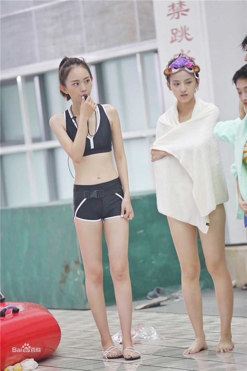 孙耀琦(YoKi)泳装照素颜照相册