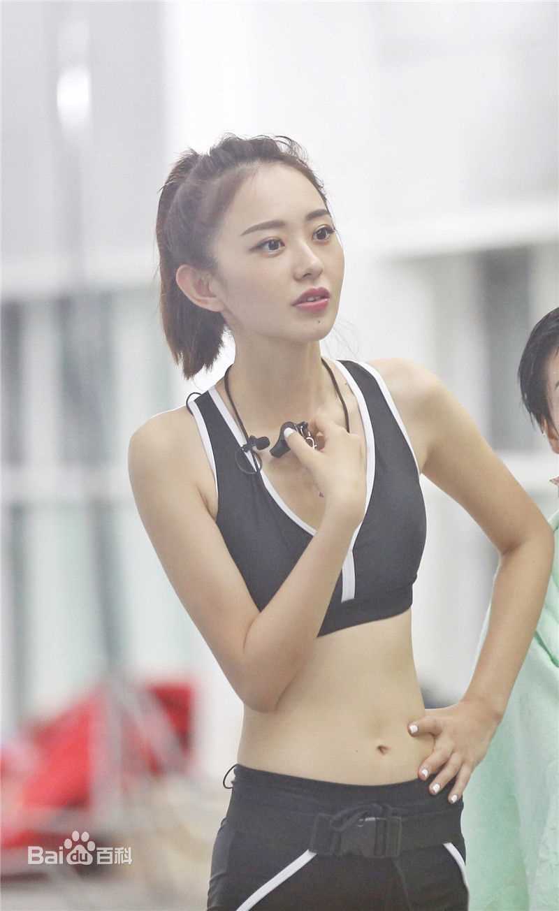 孙耀琦(YoKi)泳装照素颜照相册