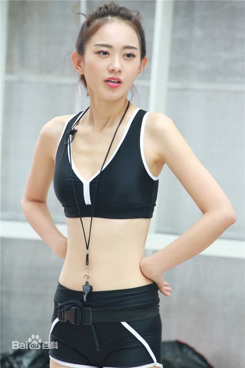 孙耀琦(YoKi)泳装照素颜照相册