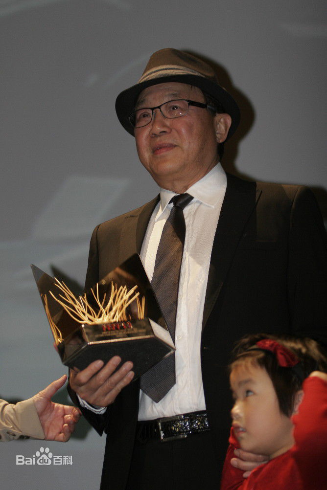 最新许冠文(Michael Hui)在2011年吉隆坡《栋笃笑》记者会中的图集