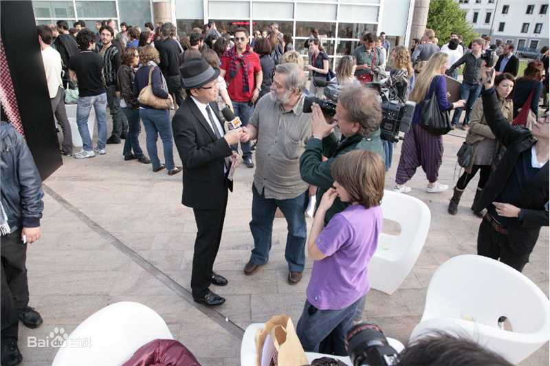 最新许冠文(Michael Hui)在2011年吉隆坡《栋笃笑》记者会中的图集