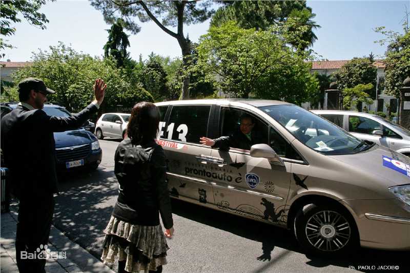 最新许冠文(Michael Hui)在2011年吉隆坡《栋笃笑》记者会中的图集