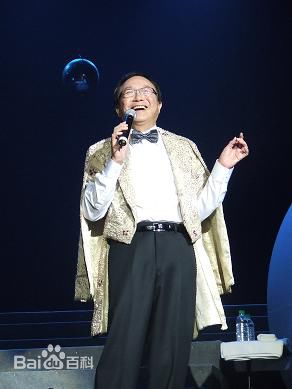 许冠文(Michael Hui)在2009马来西亚《云顶鬼马栋笃笑》中的