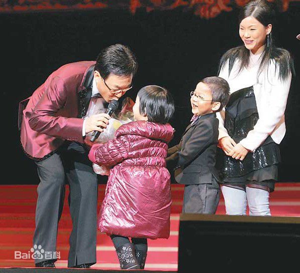 最全许冠文(Michael Hui)在2011香港《最后警告栋笃笑》中的壁纸