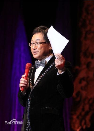 最全许冠文(Michael Hui)在2011香港《最后警告栋笃笑》中的壁纸