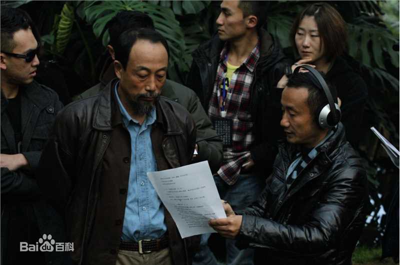 阿年工作照壁纸壁纸