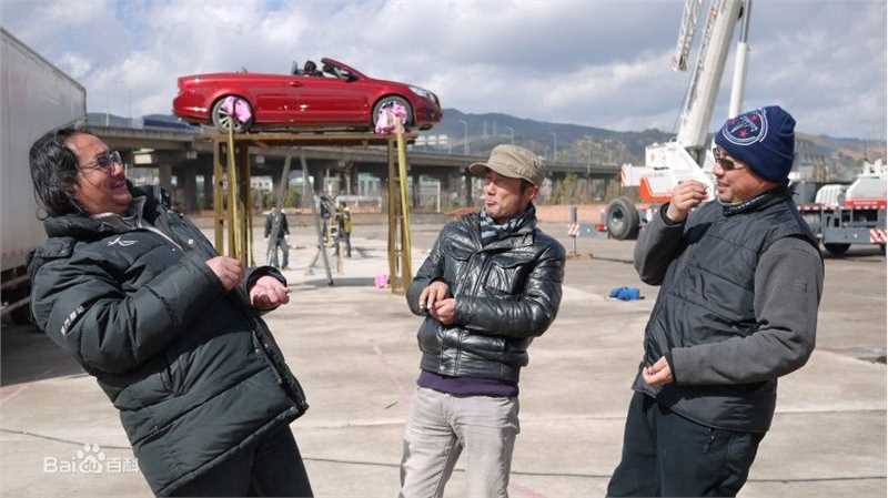 阿年工作照壁纸壁纸