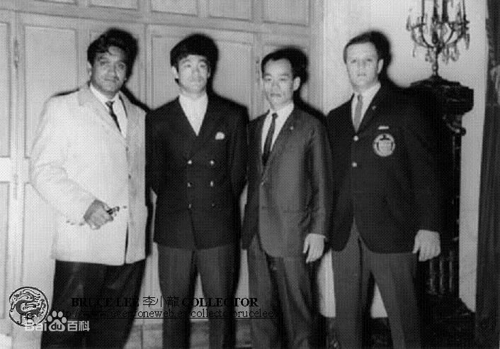 李小龙(Bruce Lee（英语）、ブルース.リー（日语）、 （朝鲜语))与李俊九图册
