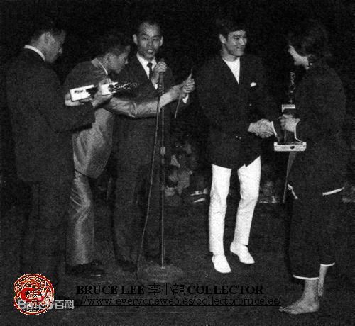 李小龙(Bruce Lee（英语）、ブルース.リー（日语）、 （朝鲜语))与李俊九图册