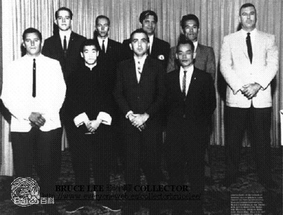 李小龙(Bruce Lee（英语）、ブルース.リー（日语）、 （朝鲜语))与李俊九图册