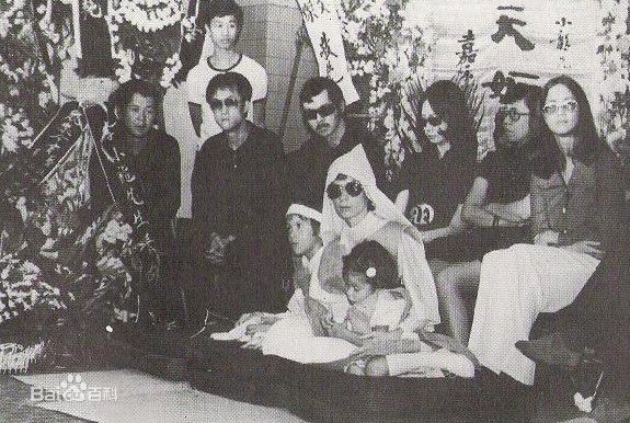 李小龙(Bruce Lee（英语）、ブルース.リー（日语）、 （朝鲜语))追悼会性感图片图集