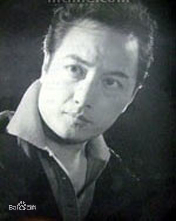 唐菁(Ching Tang)（后排左一）徐敏（前排坐着的）生活照