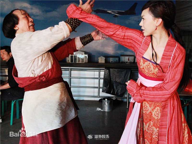 高清赵志凌在出演《龙凤店》中的图集