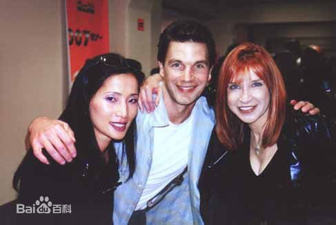 辛西亚·罗斯洛克(Cynthia Rothrock)罗芙洛的照片前后照片