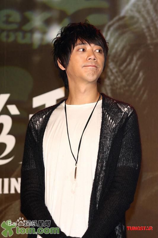 信(Shin)在《趁我》专辑发布会中的