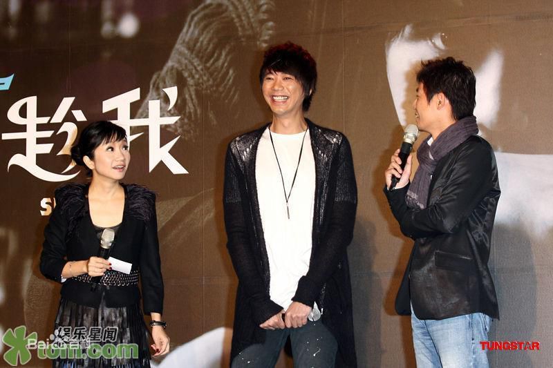 信(Shin)在《趁我》专辑发布会中的