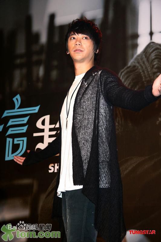 信(Shin)在《趁我》专辑发布会中的