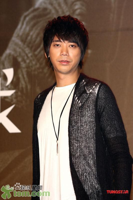 信(Shin)在《趁我》专辑发布会中的