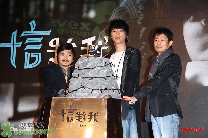 信(Shin)在《趁我》专辑发布会中的