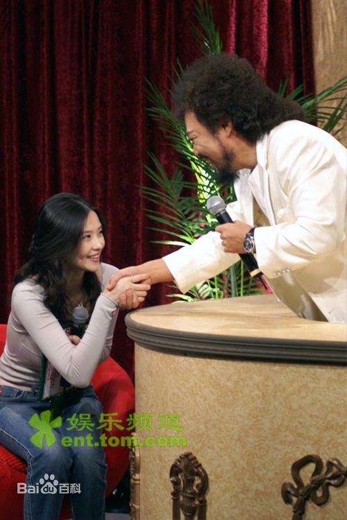 张菲(Fei Chang)在主持《综艺大哥大》中的