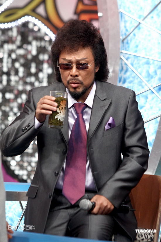 张菲(Fei Chang)在主持《综艺大哥大》中的