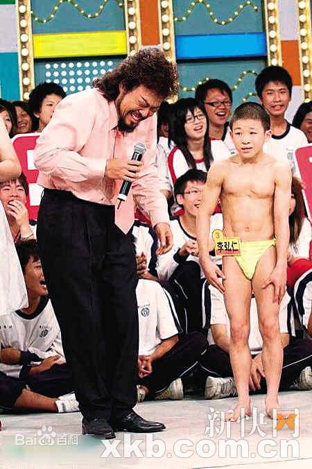 张菲(Fei Chang)在主持《综艺大哥大》中的