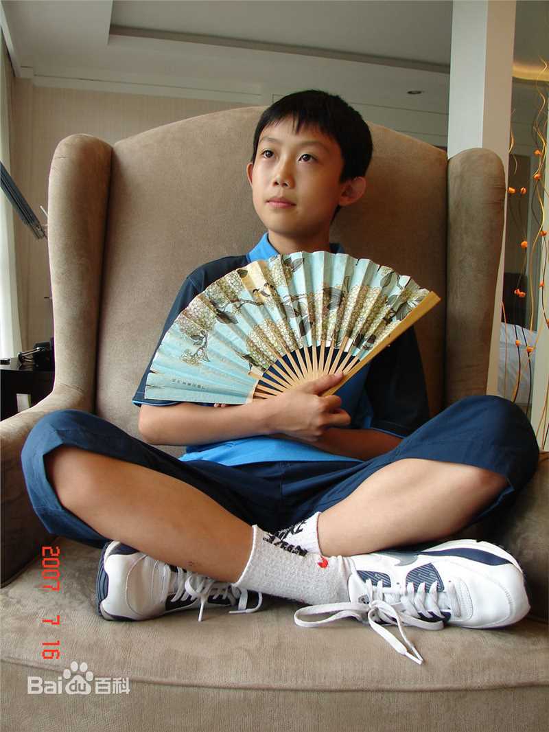 李恺悦生活照壁纸壁纸